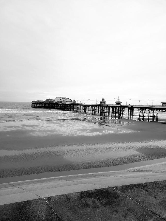 The Clevedon Bed and Breakfast Blackpool Exteriör bild
